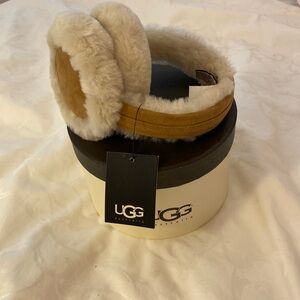 Women’s UGG earmuffs in the color “Chestnut.”